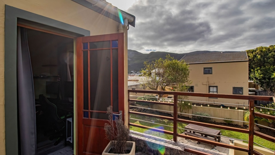 4 Bedroom Property for Sale in Sandbaai Western Cape